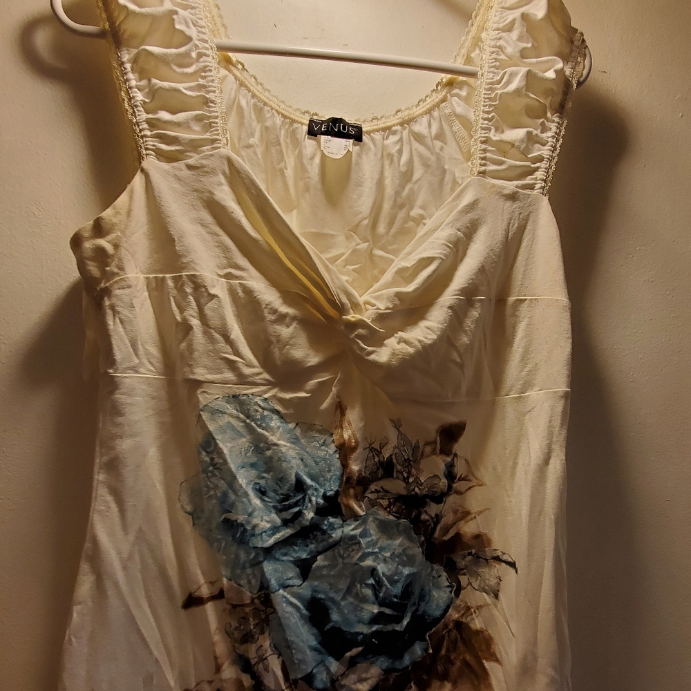 Venus white rose top